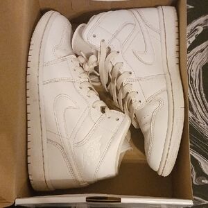 Jordan White Air Jordan 1 Mid Sneakers